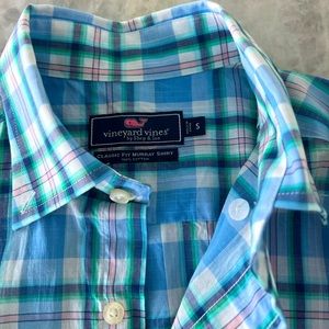 2 Vineyard Vines button down- used once